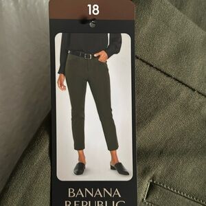 Banana Republic NWT Slim Straight cropped pants